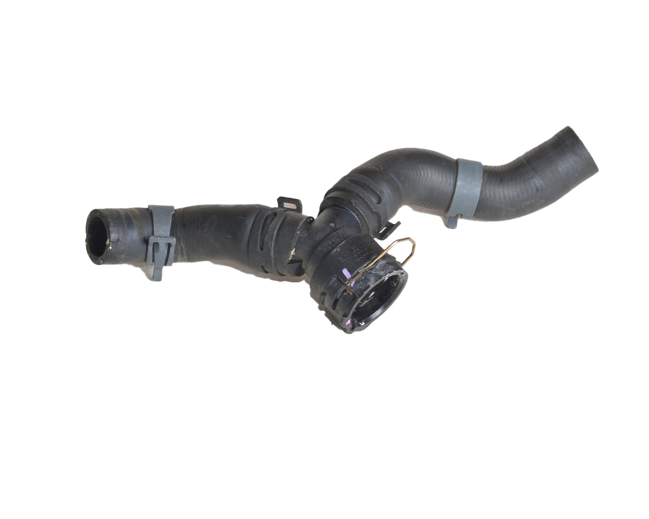 Патрубок системы охлаждения AUDI A3 5Q0122058K