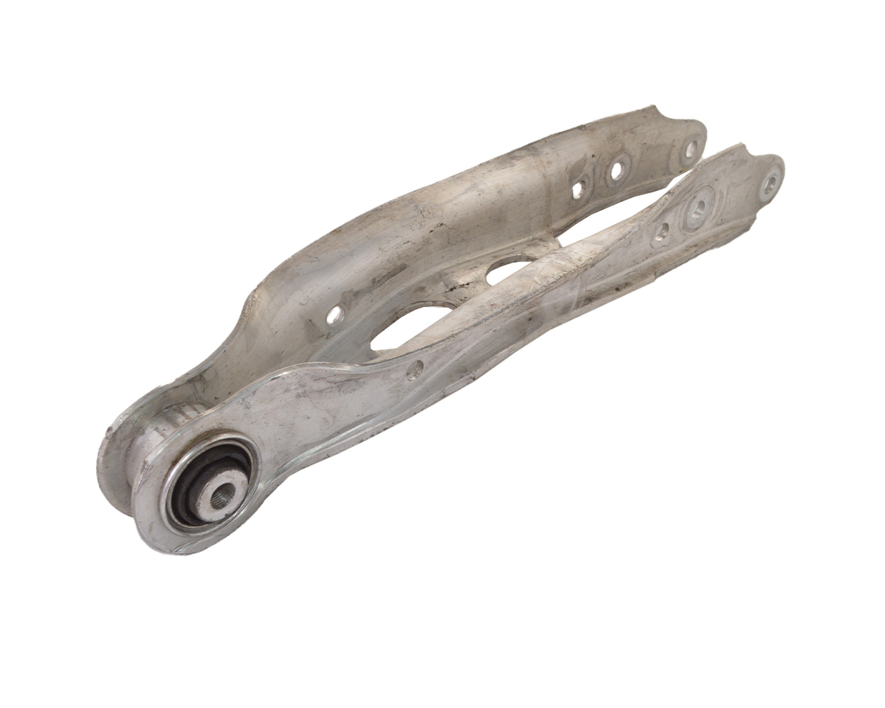 Рычаг задний поперечный нижний AUDI S4/S5 A4/A5 8W0505311H 8W0505311E