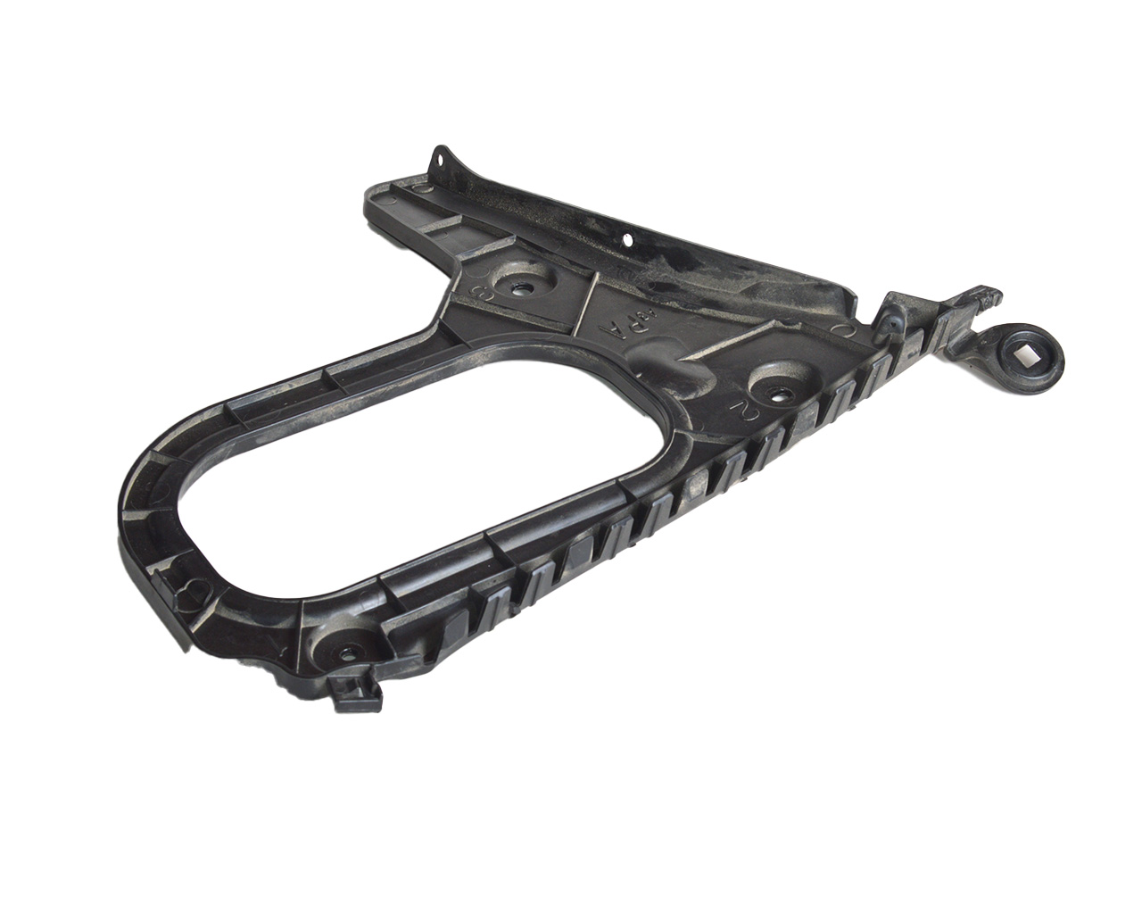 Кронштейн заднего бампера левый AUDI A3 с 2017г 8V5807377A