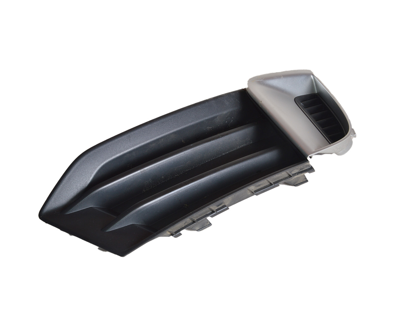 Решетка переднего  бампера правая AUDI A3 8V5807682P Решетка переднего  бампера правая AUDI A3 8V5807682P