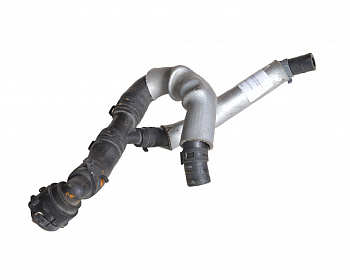 Патрубок системы охлаждения  AUDI A3 5Q0122073AA