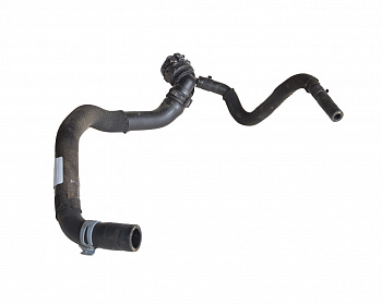 Патрубок системы охлаждения AUDI Q3 5QF122157F