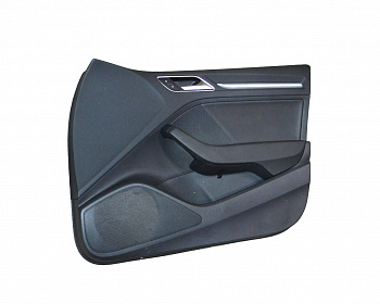 Обшивка двери передняя правая (в сборе) черная AUDI A3 8V5867104JWFA