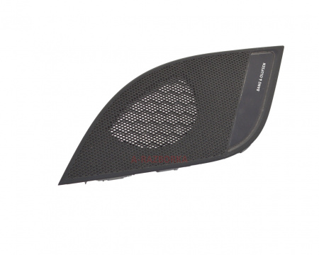 Накладка динамика правого приборной панели (торпеды) AUDI S4 8W1857228A6PS