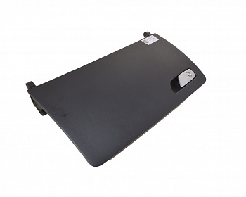 Крышка бардачка (с замком) черная AUDI A3 8V18571246PS