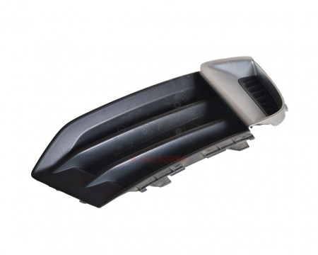 Решетка переднего  бампера правая AUDI A3 8V5807682P