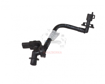 Трубка вакумная с обратным клапаном и датчиком давления AUDI S4 8W1611931Q