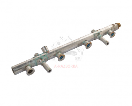 Топливна рейка AUDI A3 06K133317G